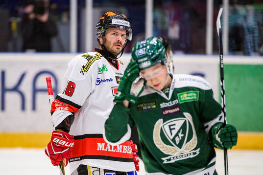 Örebros Johan Wiklander och Färjestads Oskar Steen