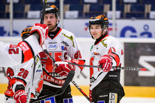 Örebros Viktor Ekbom och Joel Mustonen jublar