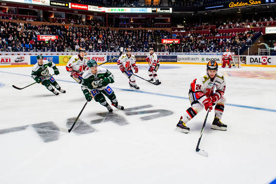 Färjestads Linus Persson, Marcus Nilsson och Örebros Petr