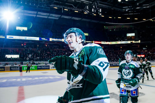 Färjestads Johan Ryno jublar