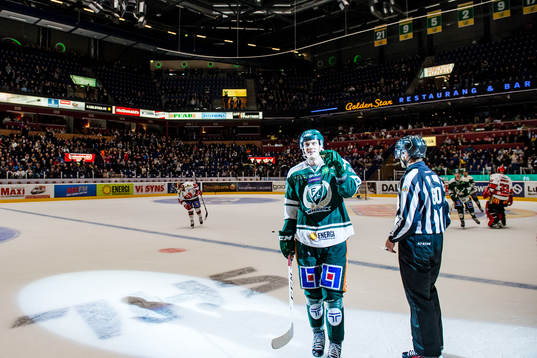 Färjestads Johan Ryno jublar