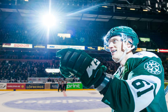 Färjestads Johan Ryno jublar