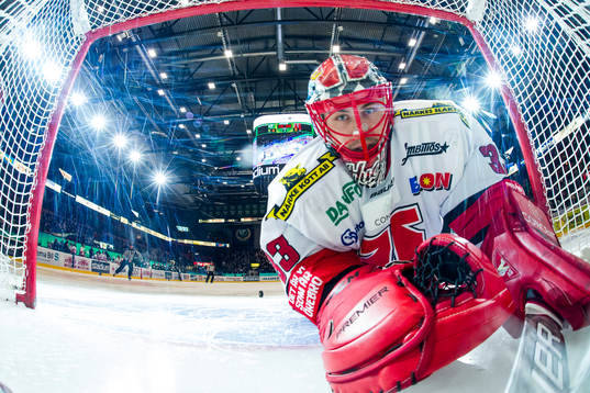 Örebros målvakt Julius Hudacek deppar