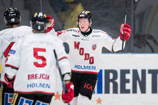 Modos Oskar Stål Lyrenäs jublar