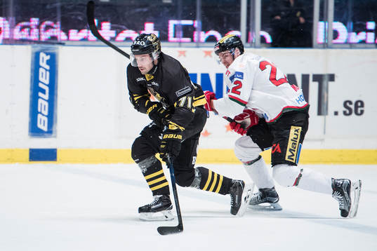 s Daniel Olsson-Trkulja jagas av Modos Emil Molin