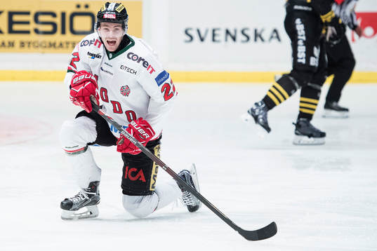 Modos Emil Molin reagerar mot domaren