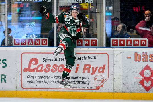 Tingsryds Oscar Holst jublar