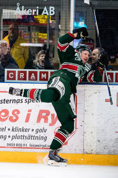 Tingsryds Oscar Holst jublar