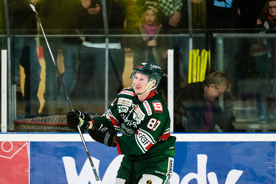 Tingsryds Oscar Holst jublar