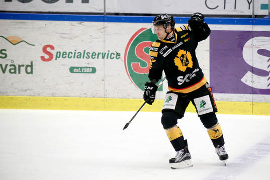 Skellefteås Oscar Möller jublar