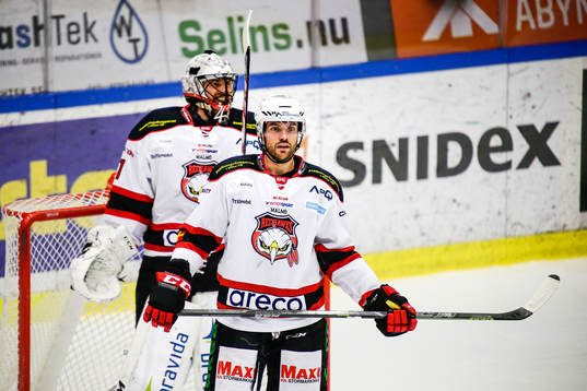 Malmö Redhawks Noah Welch och målvakt Cristopher Nihlstorp