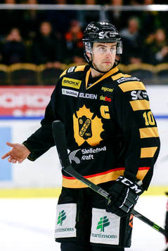 Skellefteås Joakim Lindström reagerar