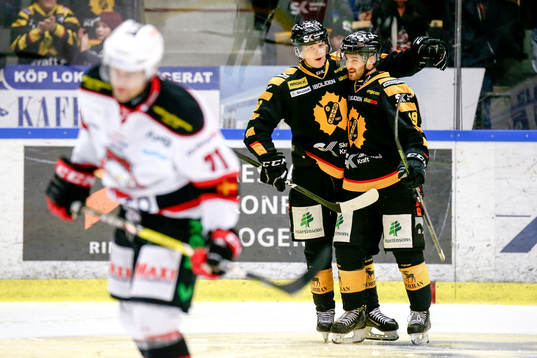 Skellefteås Linus Lindström och Andrew Calof jublar