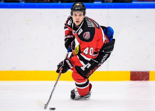 Piteås Magnus Isaksson med pucken