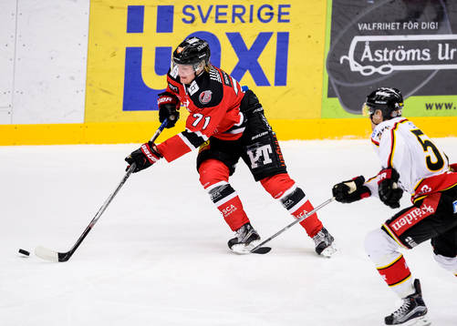 Piteås Måns Lång med pucken