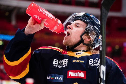 Djurgårdens Juuso Ikonen innan ishockeymatchen i SHL