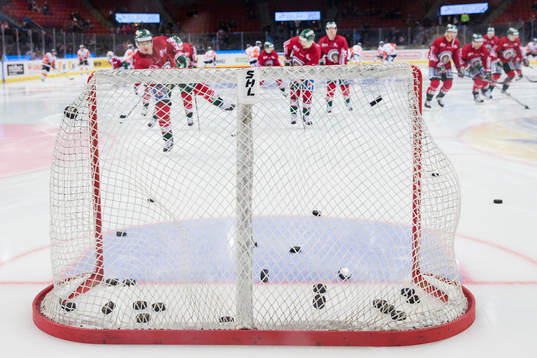 Frölunda värmer upp innan ishockeymatchen i SHL mellan