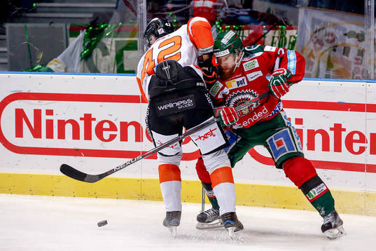 Karlskronas Niklas Arell och Frölundas Robin Figren