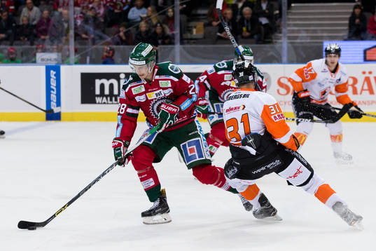Frölundas Johan Sundström mot Karlskronas Marcus Paulsson