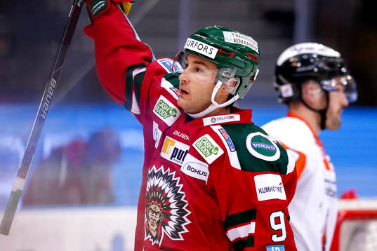 Frölundas Casey Wellman jublar