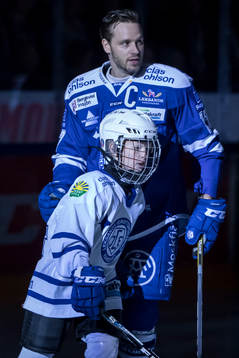 Matchens knatte Gustav Liss och Leksands Jesper Ollas