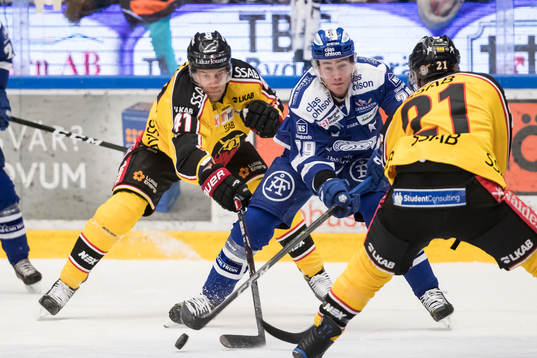 Luleås Ilari Melart och Leksands Tobias Forsberg  i