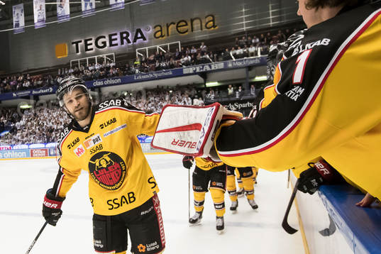 Luleås Craig Schira jublar