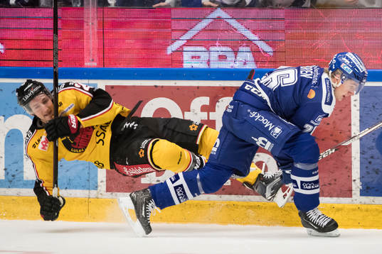 Luleås Brendan Mikkelson tagkalas av Leksands Patrik