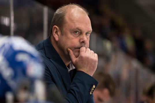 Leksands tränare Per-Erik Johnsson  i ishockeymatchen i