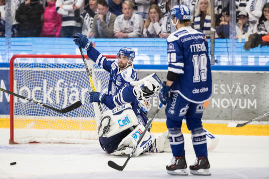 Leksands Markus Lauridsen och målvakt Atte Engren och