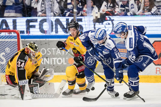 Leksands János Hári och Oskar Lang framför Luleås