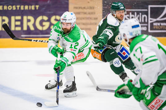 Rögles Jack Connolly och Färjestads Ole-Kristian Tollefsen
