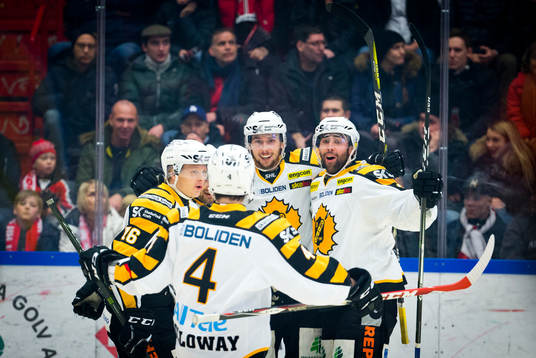 Skellefteås Marcus Pettersson gör 0-1 och jublar med Bud