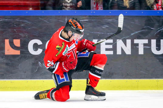 Örebros Petr Zamorsky jublar