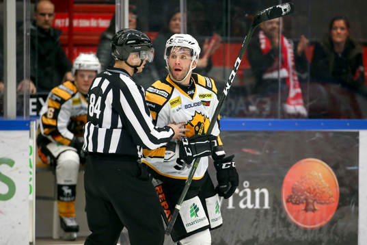 Skellefteås Pontus Petterström blir utvisad