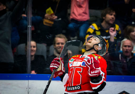 Örebros Greg Squires jublar