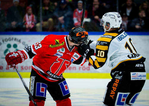 Skellefteås Joakim Lindström räcker Örebros Bobbo