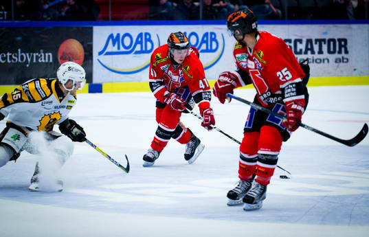 Skellefteås Oscar Möller och Örebros Joel Mustonen