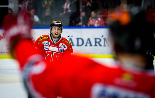 Örebros Greg Squires jublar