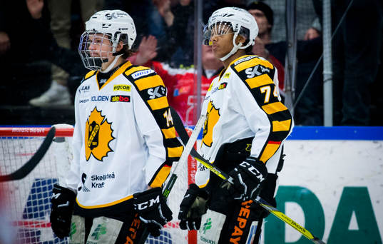 Skellefteås Emil Pettersson och Khalid Ibrahim deppar