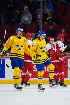 Sveriges Filip Ahl och Alexander Nylander jublar
