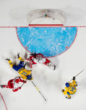 Sveriges Alexander Nylander (t h) jublar när 6-0-pucken