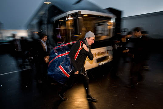 Linköpings Broc Little anländer med bussen