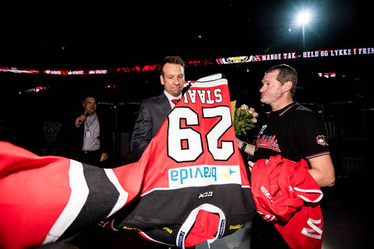 Malmö Redhawks hyllar sin tidigare spelar Kim Staal