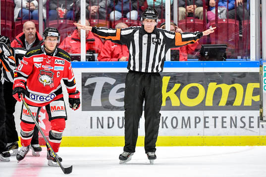 Domaren dömer bort ett mål som skulle inneburit 2-2