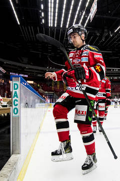 Malmö Redhawks Nils Andersson deppar när han lämnar isen