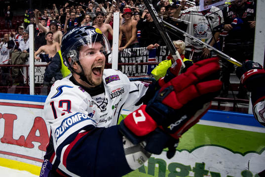 Linköpings Andrew Gordon jublar