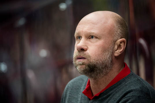 Malmö Redhawks tränare Peter Andersson deppar