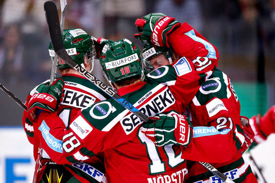 Frölundas Oliwer Fjellström jublar