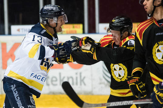 s Oscar Sundh och Brynäs Jonathan Pudas